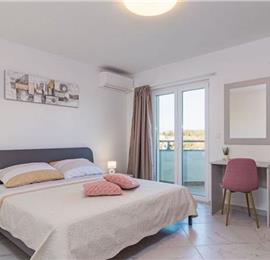 6 bedroom villa with pool near Pula, sleeps 12